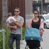 L'ex de Charlize Theron, Stuart Townsend, avec son fils et sa compagne à Los Angeles le 7 juillet 2014