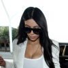 Kim Kardashian arrive à l'aéroport de Los Angeles le 9 mai 2015.  