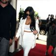  Kim Kardashian arrive &agrave; l'a&eacute;roport de Los Angeles le 9 mai 2015.  