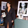 Kim Kardashian en pleine séance de dédicace de son livre " Selfish " à Los Angeles Le 07 mai 2015 