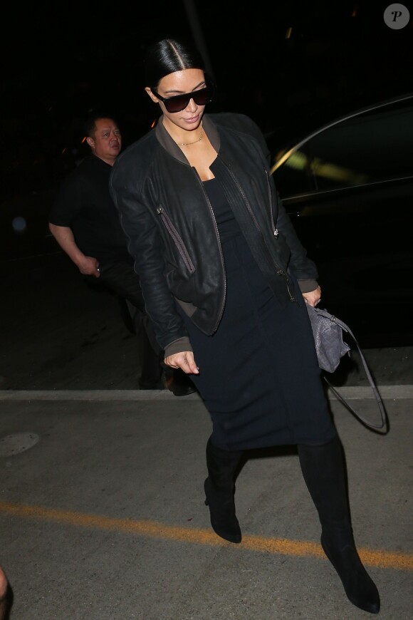 Kim Kardashian arrive à l'aéroport LAX de Los Angeles le 1er mai 2015 