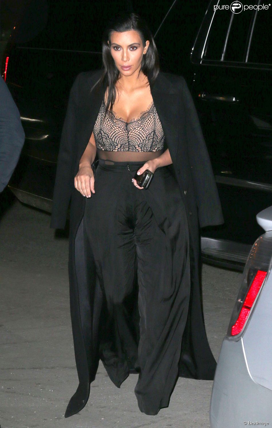  Kim Kardashian se prom&amp;egrave;ne dans les rues de New York, le 22 avril 2015  