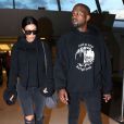  Kim Kardashian et son mari Kanye West arrivent &agrave; l'a&eacute;roport JFK &agrave; New York, le 21 avril 2015.&nbsp;  
