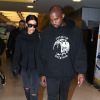 Kim Kardashian et son mari Kanye West arrivent à l'aéroport JFK à New York, le 21 avril 2015. 