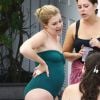 Melissa Joan Hart passe la journée au bord d'une piscine avec des amies à Miami. L'actrice affiche des rondeurs, et assume sa silhouette. Le 29 mai 2015