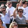 Patrick Bruel et sa compagne Caroline dans les tribunes des Internationaux de France de tennis de Roland Garros le 30 mai 2015