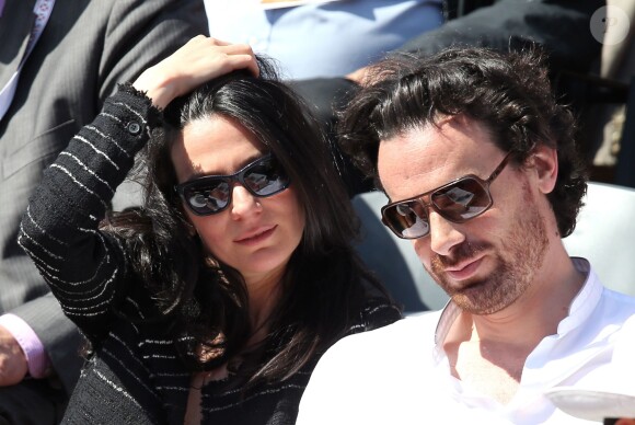 Marie Drucker et son compagnon Mathias Vicherat (directeur de cabinet d'Anne Hidalgo) dans les tribunes des Internationaux de France de tennis de Roland Garros à Paris le 30 mai 2015.