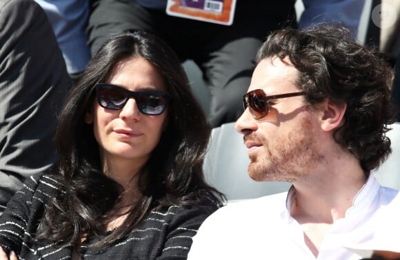 Marie Drucker et son compagnon Mathias Vicherat (directeur de cabinet d'Anne Hidalgo) dans les tribunes des Internationaux de France de tennis de Roland Garros à Paris le 30 mai 2015.