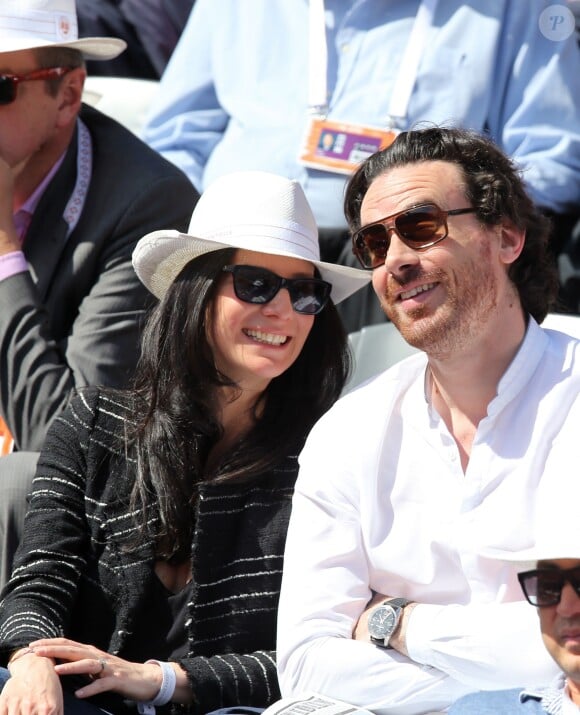 Marie Drucker et son compagnon Mathias Vicherat (directeur de cabinet d'Anne Hidalgo) : amoureux dans les tribunes des Internationaux de France de tennis de Roland Garros à Paris le 30 mai 2015.