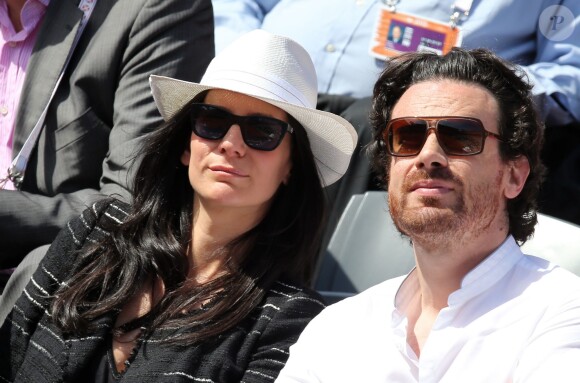 Marie Drucker et son compagnon Mathias Vicherat (directeur de cabinet d'Anne Hidalgo) dans les tribunes des Internationaux de France de tennis de Roland Garros à Paris le 30 mai 2015.
