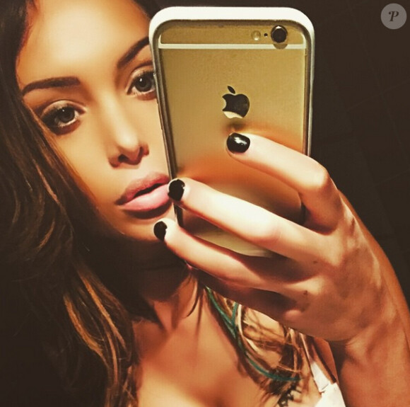 Nabilla : selfie pour la bombe !