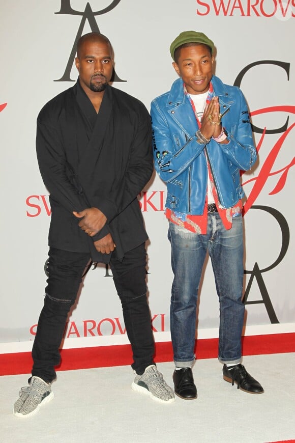 Kanye West et Pharrell Williams assistent aux CFDA Fashion Awards 2015 à l'Alice Tully Hall, au Lincoln Center. New York, le 1er juin 2015.