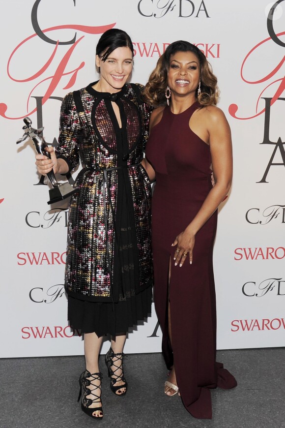 Tabitha Simmons (Créateur d'accessoires de l'année) et Taraji P. Henson assistent aux CFDA Fashion Awards 2015 à l'Alice Tully Hall, au Lincoln Center. New York, le 1er juin 2015.