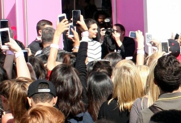 Kendall Jenner lors du lancement de la collection Kendall + chez Topshop, au centre commercial The Grove. Los Angeles, le 3 juin 2015.