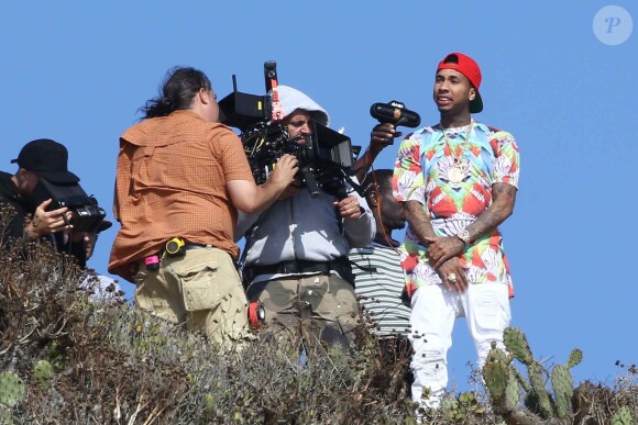Tyga sur le tournage du clip de 'Do It Again' de Pia Mia à Malibu. Le 3 juin 2015.