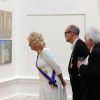 Camilla, duchesse de Cornwall, découvre les oeuvres de l'exposition d'été de la Royal Academy of Arts. Londres, le 2 juin 2015.