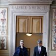  La princesse Charlene de Monaco et le lieutenant colonel Soler, chambellan du prince Albert, se sont recueillis le 4 juin 2015 dans la galerie d'Hercule au palais princier lors de la célébration de la Fête-Dieu dans la cour d'honneur. 