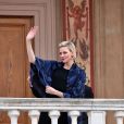 La princesse Charlene de Monaco, tandis que le prince Albert était à Marseille pour un sommet sur le réchauffement climatique, se recueillait le 4 juin 2015 dans la galerie d'Hercule au palais princier lors de la célébration de la Fête-Dieu dans la cour d'honneur.