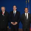 Le prince Albert II de Monaco est accueilli par François Hollande à l'ouverture des débats du Forum méditerranéen sur le climat à la Villa Méditerranée à Marseille, le 4 juin 2015.