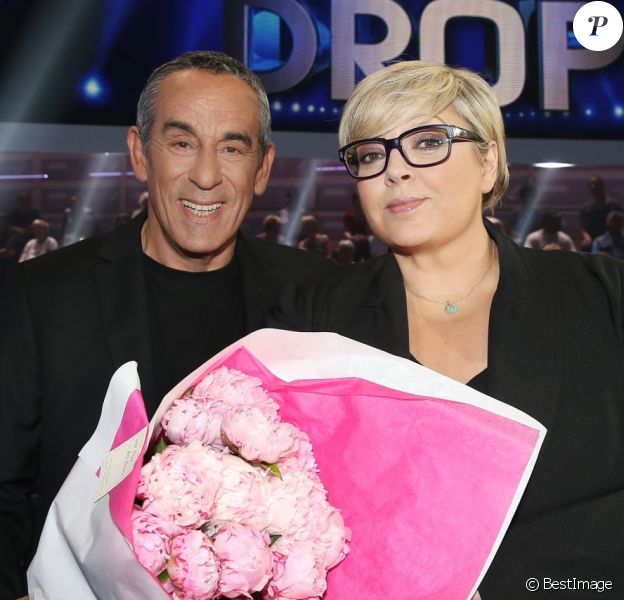 Exclusif - Visite surprise de Thierry Ardisson à Laurence Boccolini sur le plateau de Money Drop à La Plaine Saint-Denis, le 5 juin 2015. Le 15 juin prochain, ils tourneront ensemble Le Grand Blind Test, l'émission qu'il produit avec Shine France pour TF1 et que Laurence Boccolini présentera cet été.