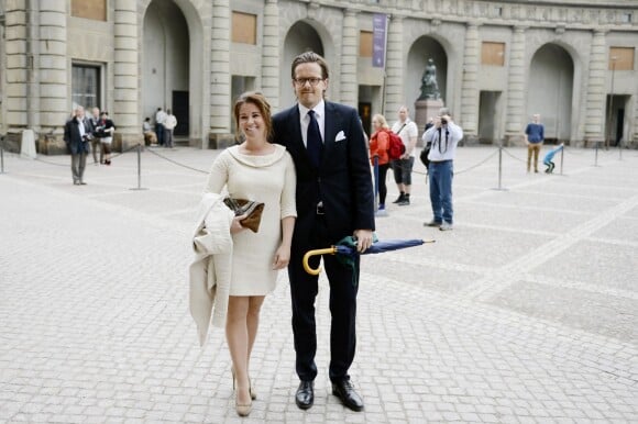 Emma Pernald, ex du prince Carl Philip de Suède, et son mari Tomas Jonson lors de la publication des bans du mariage de la princesse Madeleine de Suède et Christopher O'Neill, le 19 mai 2013 à Stockholm.