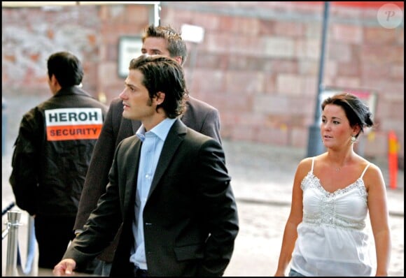 Le prince Carl Philip de Suède et sa petite amie Emma Pernald en 2005 à Stockholm. Le couple s'est séparé en 2009.