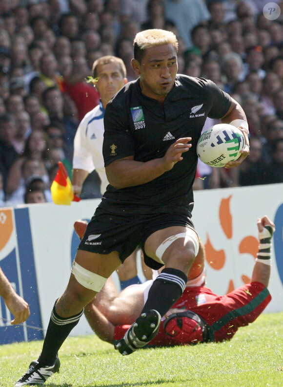 Jerry Collins avec le maillot des All Blacks à Lyon, le 15 septembre 2007.