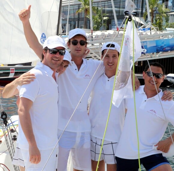 Pierre Casiraghi et son équipe "Gin Tonic" - Andrea Casiraghi et son frère Pierre participent à "Sail for a Cause", une journée caritative co-organisée par Leticia de Massy et le réseau féminin LeSpot.net au Yacht Club de Monaco le samedi 6 juin 2015.