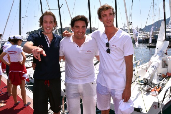 Andrea Casiraghi, à gauche, et son frère Pierre, à droite, participent à "Sail for a Cause", une journée caritative co-organisée par Leticia de Massy et le réseau féminin LeSpot.net au Yacht Club de Monaco le samedi 6 juin 2015.