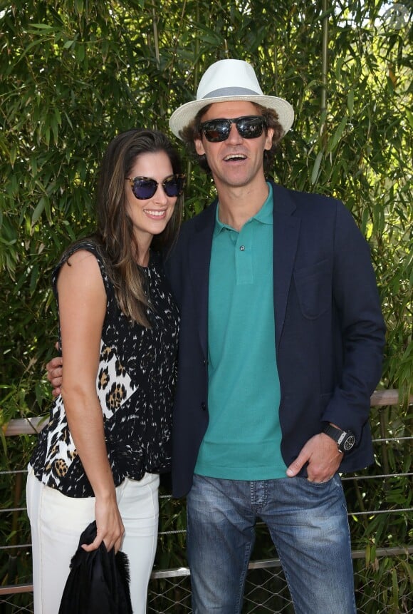 Gustavo Kuerten et son épouse Mariana Soncini au Village avant la finale masculine des Internationaux de France à Roland-Garros le 7 juin 2015 à Paris