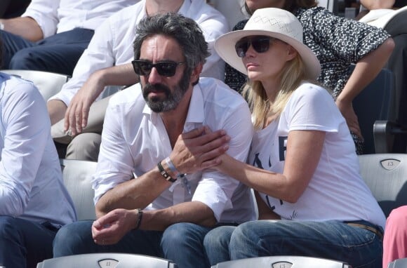 Emmanuelle Béart et son compagnon Frédéric lors de la finale homme de Roland-Garros à Paris le 7 juin 2015