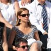 Manuel Valls et sa compagne Anne Gravoin dans les tribunes de Roland-Garros lors de la finale homme, le 7 juin 2015 à Paris