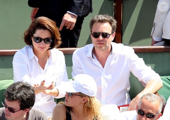 Guillaume de Tonquédec et sa femme Christèle dans les tribunes de Roland-Garros lors de la finale homme, le 7 juin 2015 à Paris