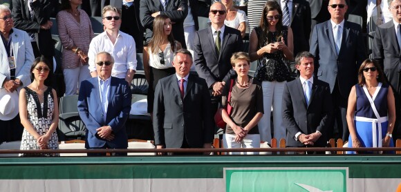 Fleur Pellerin, François Rebsamen, Thierry Braillard, Simonetta Sommaruga, Manuel Valls et Anne Hidalgo dans les tribunes de Roland-Garros lors de la finale homme, le 7 juin 2015 à Paris