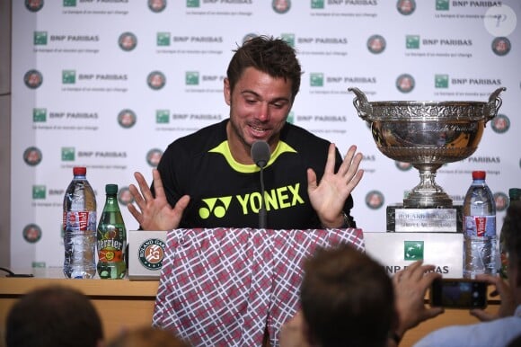 Stan Wawrinka et son short fétiche en conférence de presse après sa victoire en finale de Roland-Garros, le 8 juin 2015 à Paris