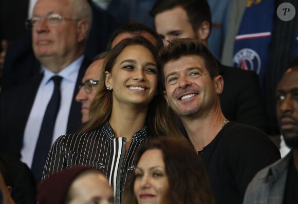 Robin Thicke et sa compagne le mannequin April Love Geary assistent au match de football PSG-Reims, lors de la 38ème journée de la Ligue 1 au Parc des Princes. Le 23 mai 2015