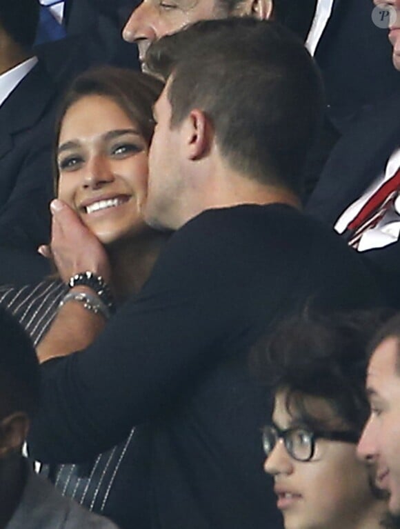 Robin Thicke et sa compagne le mannequin April Love Geary assistent au match de football PSG-Reims, lors de la 38ème journée de la Ligue 1 au Parc des Princes. Le 23 mai 2015 