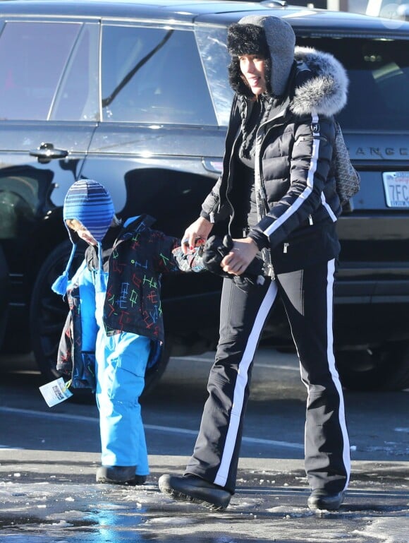 Exclusif - Paula Patton et son fils Julian passent quelques jours de vacances dans la station de ski de Mammoth. Le 31 décembre 2014 