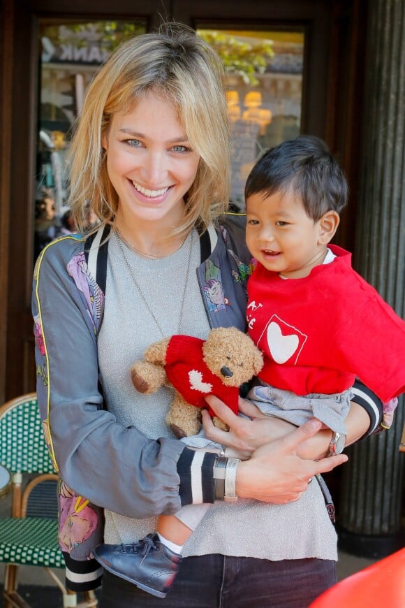 Exclusif - Pauline Lefèvre et Kyaw, un enfant birman opéré du coeur le 21 mai 2015 - Lancement de l'opération "Les Petits Déjeuners du Coeur" au Café de la Paix à Paris le 8 juin 2015 en faveur de l'association Mécénat Chirurgie Cardiaque. Jusqu'au 19 juin. 
<p> </p>