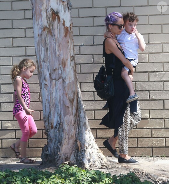 Exclusif - Nicole Richie emmène ses enfants Harlow et Sparrow dans une salle de gym à Los Angeles le 2 juin 2014