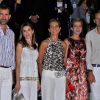 Felipe, Letizia, Cristina et Elena d'Espagne et Iñaki Urdangarin en août 2010 en Grèce pour le mariage du prince Nikolaos. L'infante Cristina a été déchue le 12 juin 2015 de son titre de duchesse de Palma de Majorque, sur décision de son frère le roi Felipe VI, en raison de sa mise en examen dans l'affaire Noos.