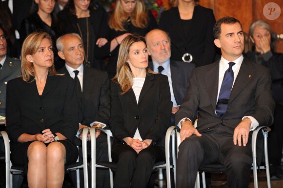 Cristina, Letizia et Felipe d'Espagne en avril 2010 à Barcelone. L'infante Cristina a été déchue le 12 juin 2015 de son titre de duchesse de Palma de Majorque, sur décision de son frère le roi Felipe VI, en raison de sa mise en examen dans l'affaire Noos.