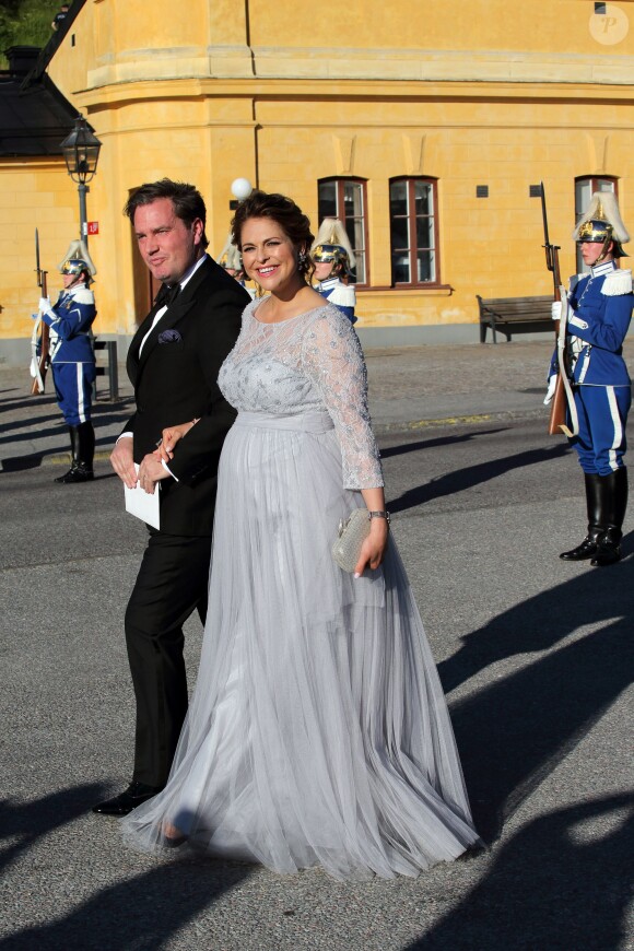 La princesse Madeleine, enceinte de huit mois, lors de son arrivée avec son mari Christopher O'Neill à Skeppsholmen pour le dîner de répétition du mariage du prince Carl Philip de Suède et Sofia Hellqvist, le 12 juin 2015 à Stockholm.
