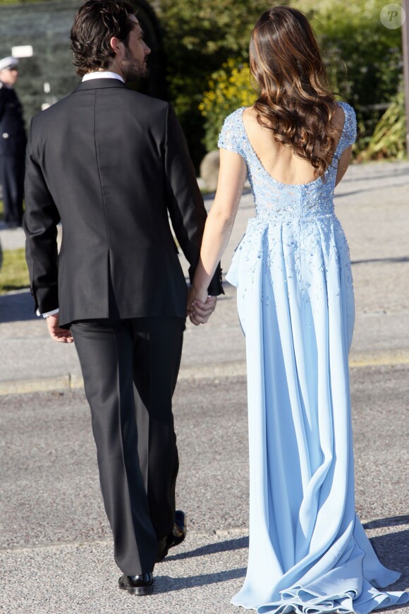 Sofia Hellqvist, superbe en Zuhair Murad, et le prince Carl Philip de Suède ont invité 270 convives à embarquer à bord du S/S Stockholm le 12 juin 2015 pour aller dîner sur l'île de Skeppsholmen, à la veille de leur mariage.