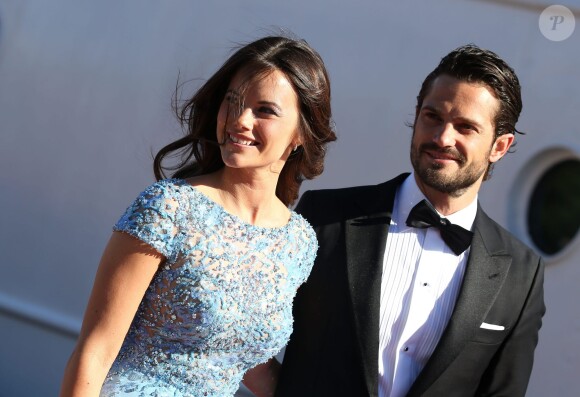 Sofia Hellqvist, superbe en Zuhair Murad, et le prince Carl Philip de Suède ont invité 270 convives à embarquer à bord du S/S Stockholm le 12 juin 2015 pour aller dîner sur l'île de Skeppsholmen, à la veille de leur mariage.