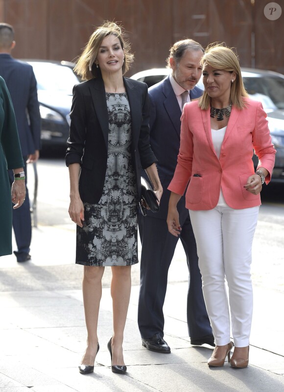 La reine Letizia d'Espagne, en Hugo Boss, lors d'un petit-déjeuner de travail de l'Association espagnole contre le cancer (AECC) à Madrid le 9 juin 2015