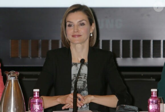 La reine Letizia d'Espagne, en Hugo Boss, lors d'un petit-déjeuner de travail de l'Association espagnole contre le cancer (AECC) à Madrid le 9 juin 2015