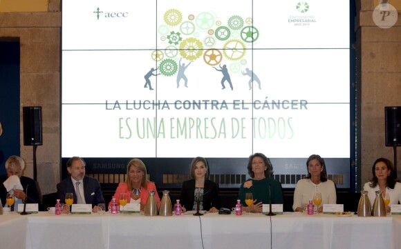 La reine Letizia d'Espagne, en Hugo Boss, lors d'un petit-déjeuner de travail de l'Association espagnole contre le cancer (AECC) à Madrid le 9 juin 2015