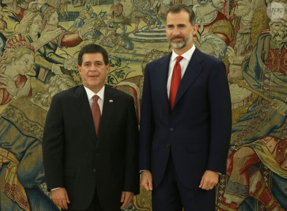 Le roi Felipe VI reçoit Horacio Cartes, président de la République du Paraguay, lors d'un meeting à Madrid le 9 juin 2015.