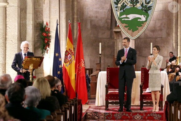 Le roi Felipe VI et la reine Letizia d'Espagne, en Felipe Varela, remettaient le 10 juin 2015 au monastère San Salvador de Leyre, en Navarre, le prix Prince de Viana de la Culture.